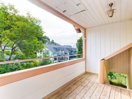 Charming 4.5-room penthouse apartment with balcony in Thierachern - Foto 5