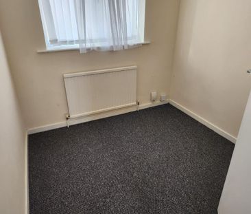 3 bedroom semi-detached house to rent - Photo 6