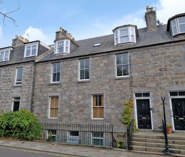 3 bedroom flat to rent - Photo 3