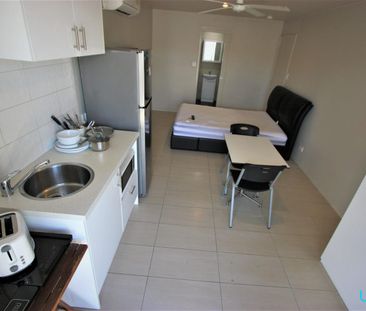 Fully self contained one bedroom unit - Photo 3