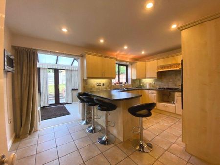 5 bedroom detached house to rent - Photo 3