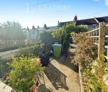 2 bedroom semi-detached house to rent - Photo 6