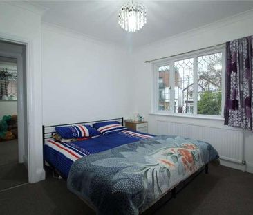 Eastwood Road North, Leigh-on-sea, Essex, SS9 - Photo 4