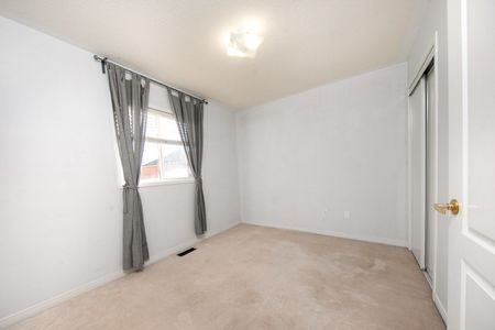 For Lease - 110 Dolce Crescent, Vaughan, Ontario - Photo 5