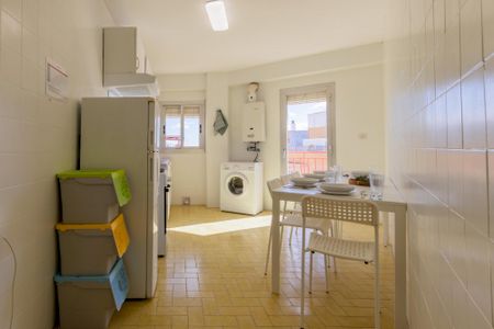 Wide&nbsp;room with a balcony in Valencia - Photo 3