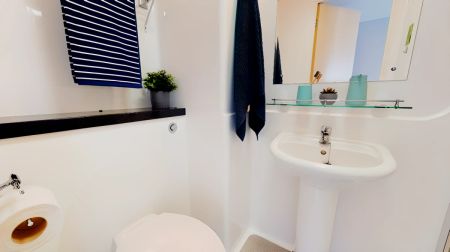 Gold En Suite - Photo 5
