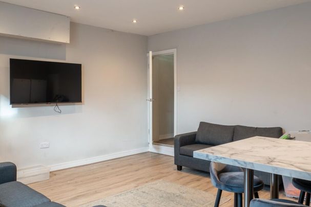 8 Regent Terrace, Leeds, LS6 1NP - Photo 1