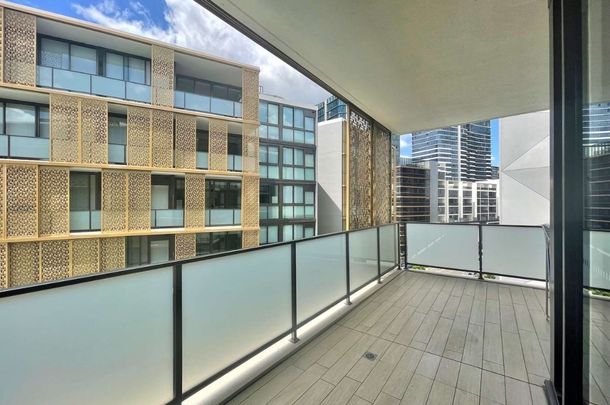 Nearly Brand New 2 Bedroom Apartment with water view - To be the first Inspection! - Photo 1