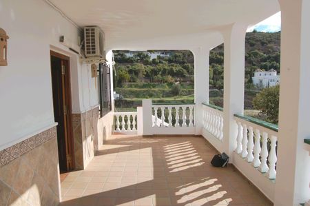 Detached country villa for winter rent situated in Frigiliana - Photo 5