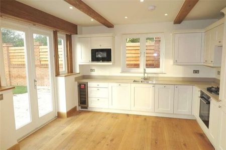 East Bridge Close, Tilford, Surrey, GU10 - Photo 5