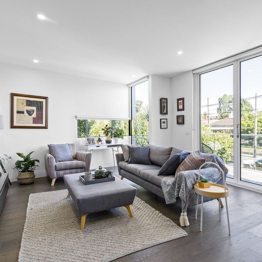 Modern and sophisticated Apartment in Boutique Building - Photo 1