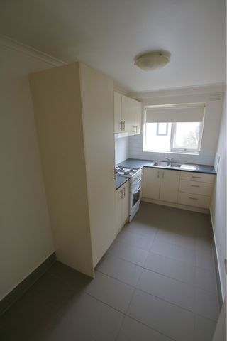 8/6 Clyde Street, Thornbury, VIC 3071 - Photo 4