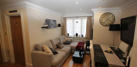 Claremont Avenue, Woking, Surrey, GU22 - Photo 2