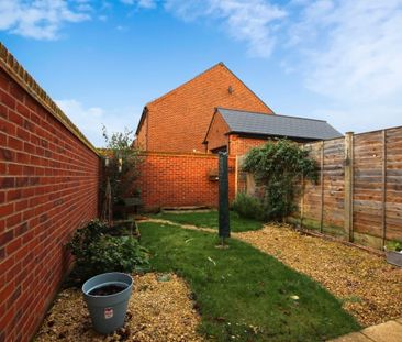 Hampden Square, Heyford Park - Photo 1