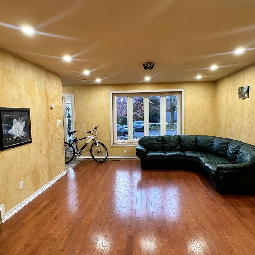 For Lease - 162 Merkley Square, Toronto, Ontario - Photo 1