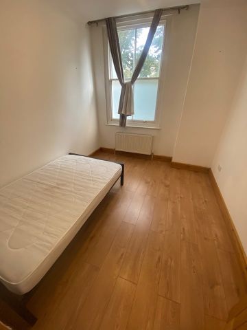 3 Bed Flat, Saint Gabriel's House, BN2 - Photo 4