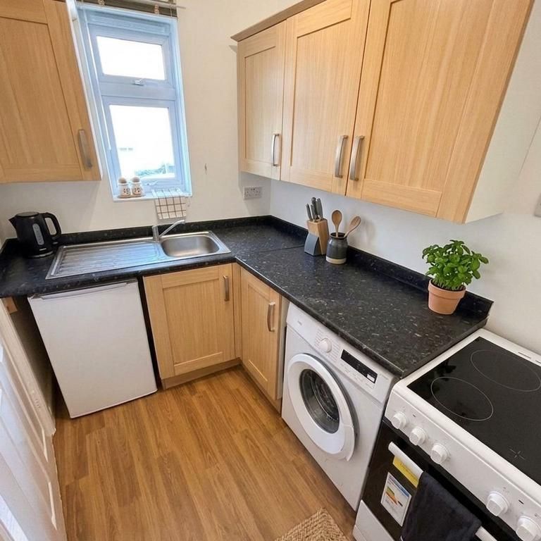 1 bedroom ground floor flat to rent - Photo 1