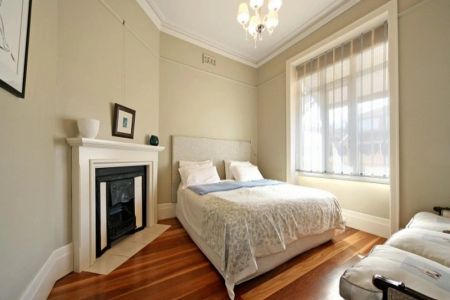 Stylishly Spacious! - Photo 2