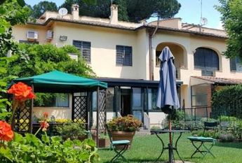 Appia Antica: Luxurious, fully furnished Villa with 5 Bedrooms, 5 baths, large private garden and swimming pool. Beautiful home is lush green setting close to the center. # 651