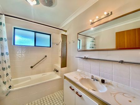 Three Bedroom Home in Catalina - Photo 4