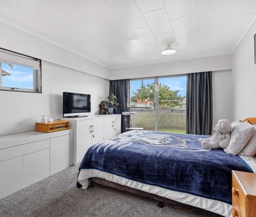 Two Bedroom on Woodhill - Photo 3