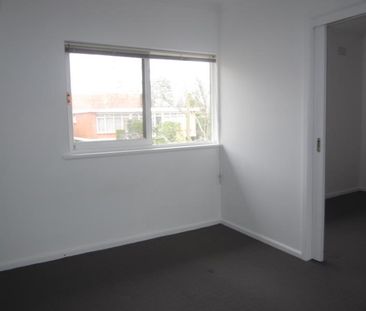 6 / 13 Lansdowne Road, ST KILDA EAST - Photo 2