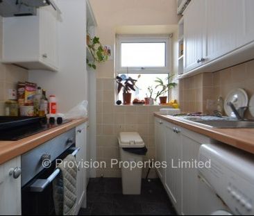 2 Bedroom Property Near Leeds University - Photo 2