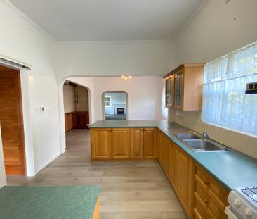 Character Home - Three Bedrooms, Study, Shed & Additional Parking - Photo 4