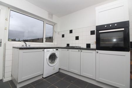 2 bedroom semi-detached house to rent - Photo 4