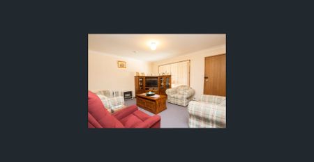 3 X BEDROOM UNIT IN GREAT LOCATION - Photo 2