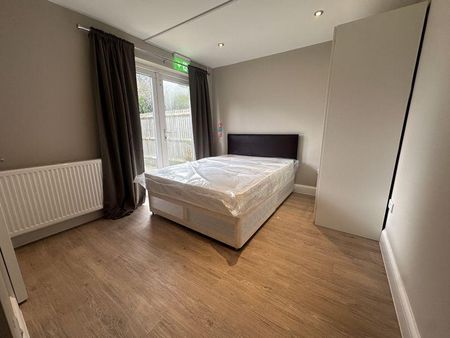 6 bedroom terraced house to rent - Photo 2