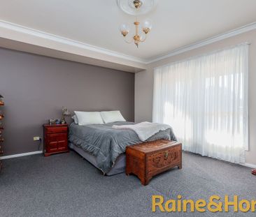 Spacious Family Home - Photo 3