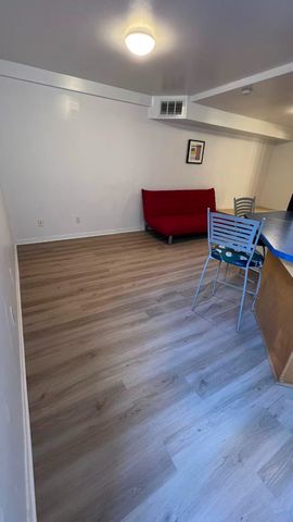 2B Hamilton Ottawa Canada - Photo 2