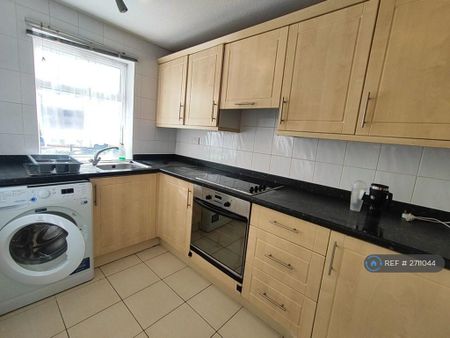 1 bedroom in a house share to rent - Photo 4