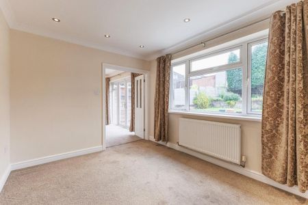 3 bedroom detached bungalow to rent - Photo 2