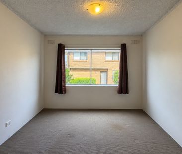 Spacious 2 bedroom Unit - Photo 5
