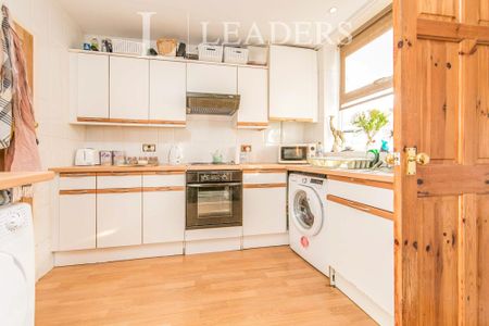 2 bedroom mid-terrace to rent St Julian Grove, Colchester, Essex, CO1 - Photo 5