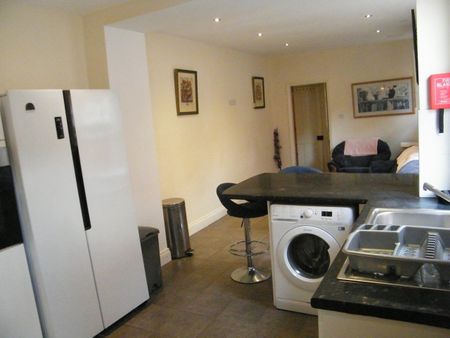 5 Bed Terraced House, Lorne Road, LE2 - Photo 4