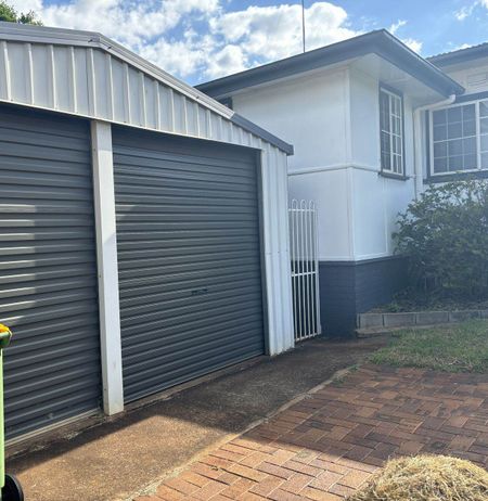 Stylish 3 Brm Home in Newtown - Photo 2