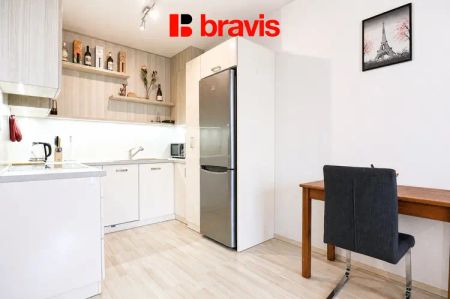 Pronájem bytu 2+kk Brno - Líšeň, ulice Houbalova, garážové parkovací stání v ceně - Fotografie 5