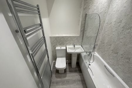 Avenue Road - Photo 3