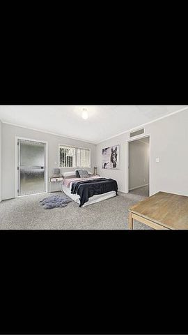 Spacious 4BR Family Haven: Papatoetoe - Photo 3