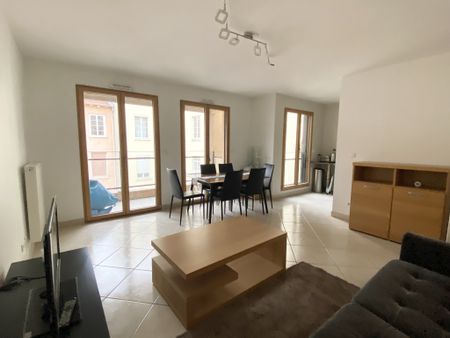 Location Appartement 3 pièces 74m² LYON 4ème - Photo 3