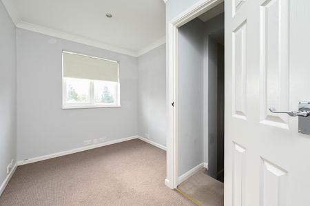 Old Rectory Gardens, Farnborough, GU14 - Photo 5