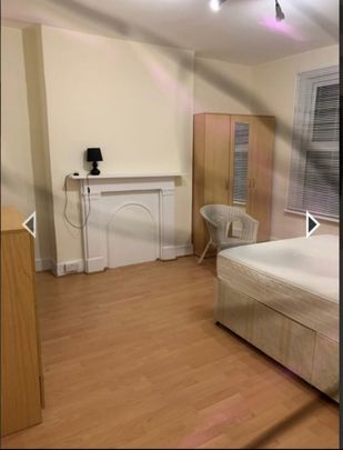 3 Bed Flat, Brixton, SW2 - Photo 1