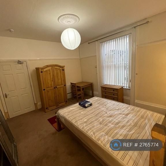 1 bedroom in a house share to rent - Photo 1