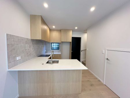 Brand New Three Bedroom Home in Glendowie - Photo 4