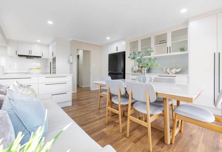 4 Bedrooms on Oakridge Way - Photo 4