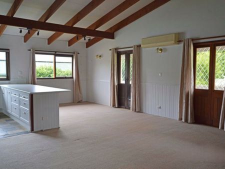 Warm and Cosy Home - Photo 2