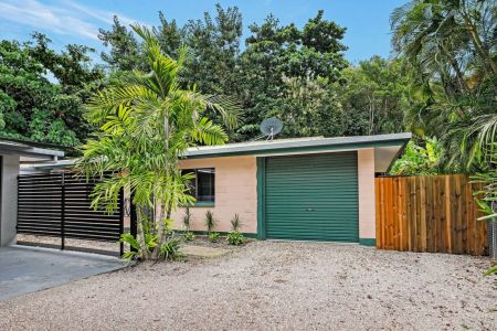 3-bedroom duplex in Trinity Beach - Photo 4